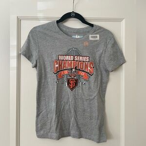 NWT Majestic SF Giants 2010 World Series T Shirt in Grey. Size Small